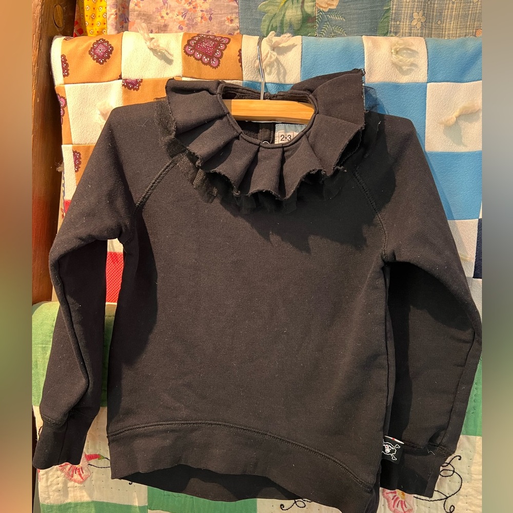 Nununu crew neck size 2/3